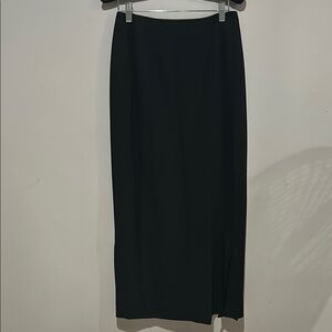 Dana Buchman Elegant Black Maxi skirt with front  left side pleats